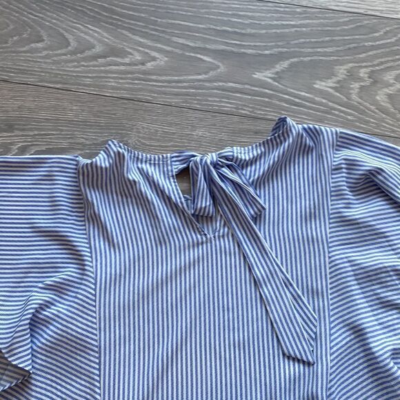 Flutter shoulder striped crop *Summer is here!* - Picture 2 of 4